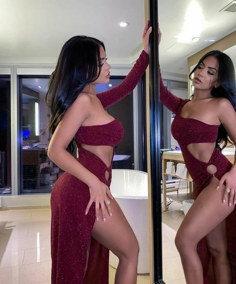 Aneeqa Farid onlyfans leak nudes