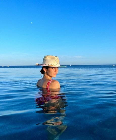 Nina Dobrev onlyfans.