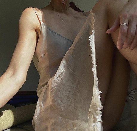 Laura Vandervoort onlyfans leaked