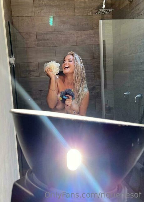 Tania Riquenes onlyfans leakes