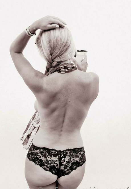 Tania Riquenes onlyfans picture