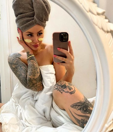 Beckie Holloway onlyfans nude photos