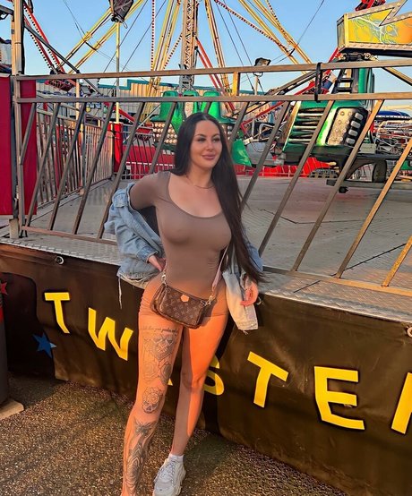 Beckie Holloway onlyfans nudes porn