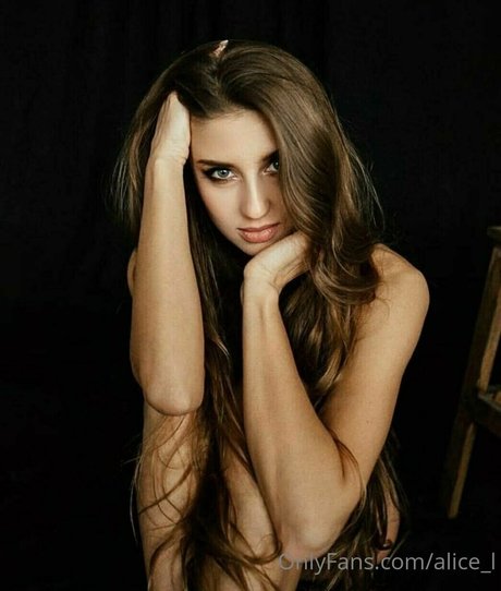 alice l onlyfans nudes