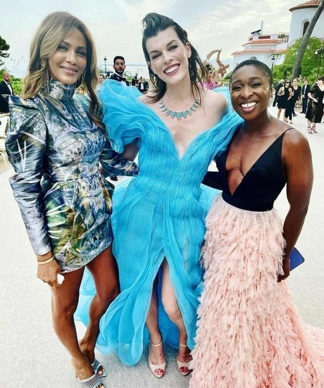 Milla Jovovich Profile pic