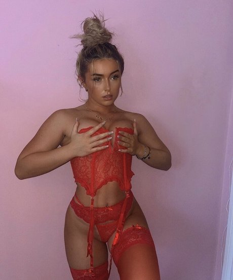 cora2002 only fans nude