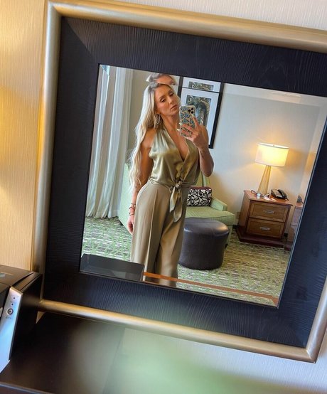 Charlotte Flair onlyfans star