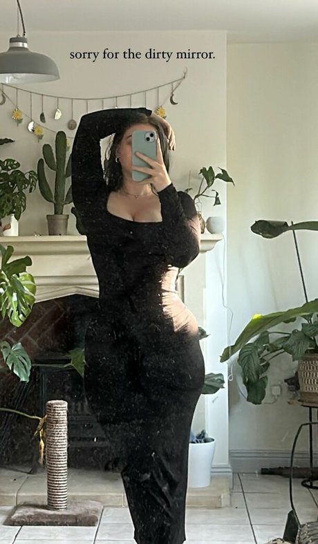 eating onlyfans sexy glimpse