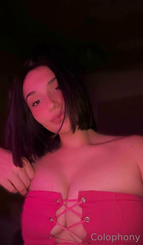 holly bratty only fans.