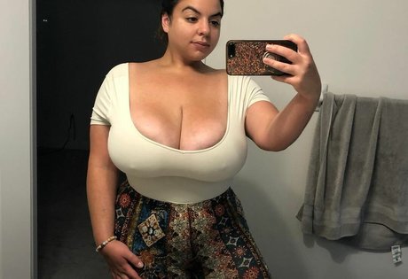 iloveteniah onlyfans