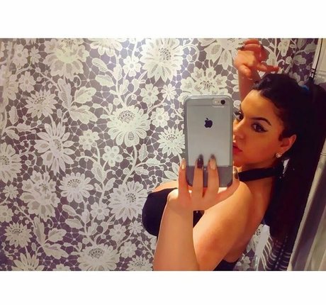 iloveteniah nudes onlyfans