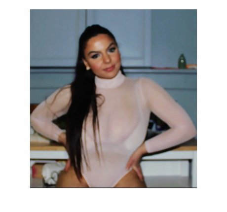 iloveteniah onlyfans content