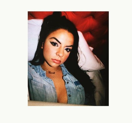 iloveteniah onlyfans leak ass