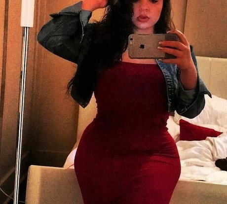 iloveteniah only fans naked