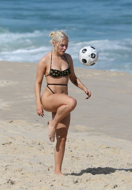 Luisa Sonza onlyfans images