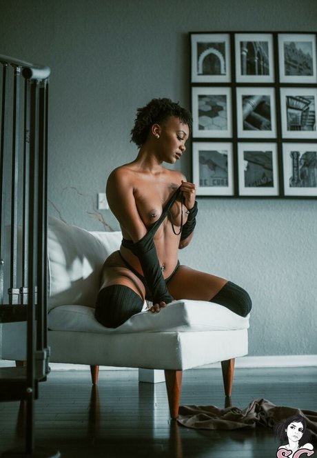 Naomi SG topless onlyfans