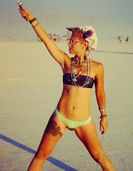 Yana Gold leaked nude onlyfans