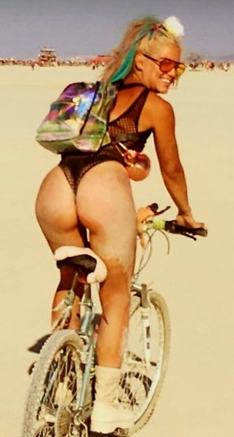 Yana Gold onlyfans model photo