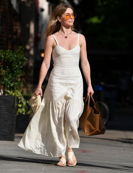 Julianne Hough onlyfans leaks