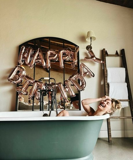 Julianne Hough onlyfans model photo