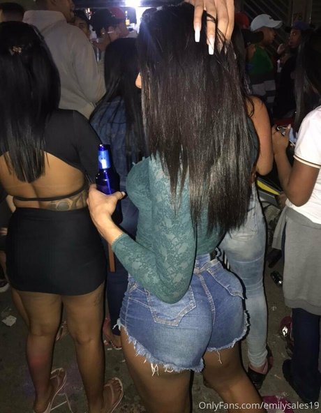 emilysales19 onlyfans sexy