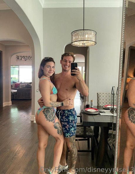 disneyyrose13 only fans nude leaks