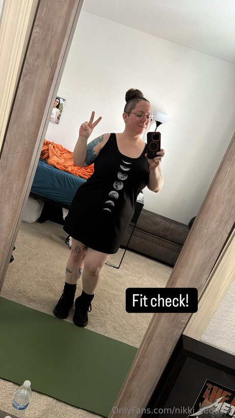 Nikki Sequoia onlyfans pictures