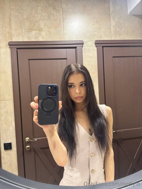 Mollylo only fans sex