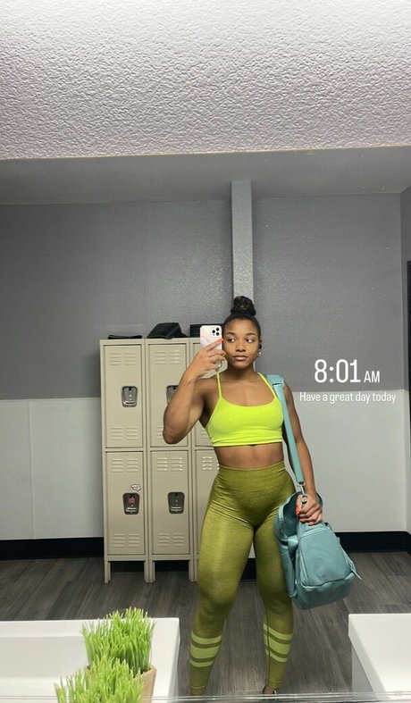 aaaaayevuh onlyfans model