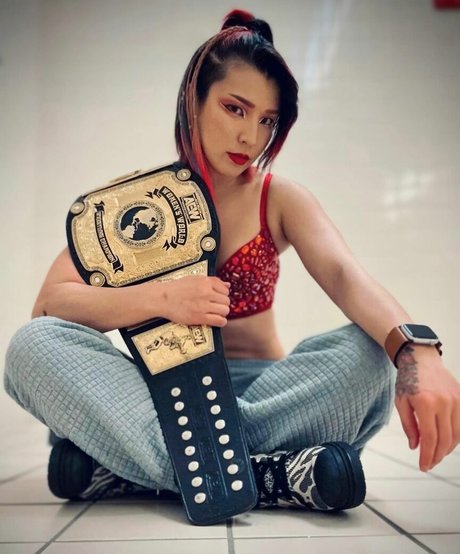 Hikaru Shida feet onlyfans