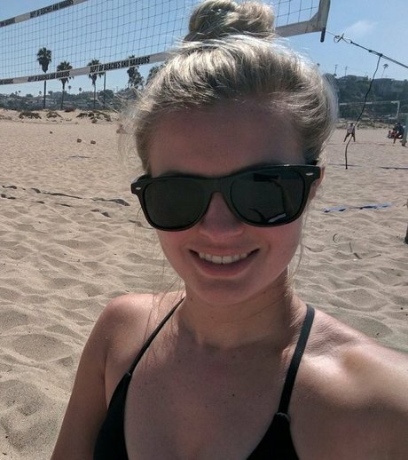 Elyse Willems onlyfans model