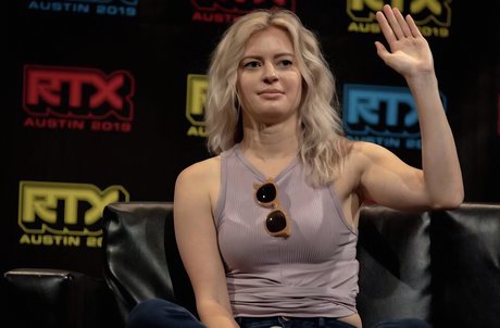 Elyse Willems onlyfans model images