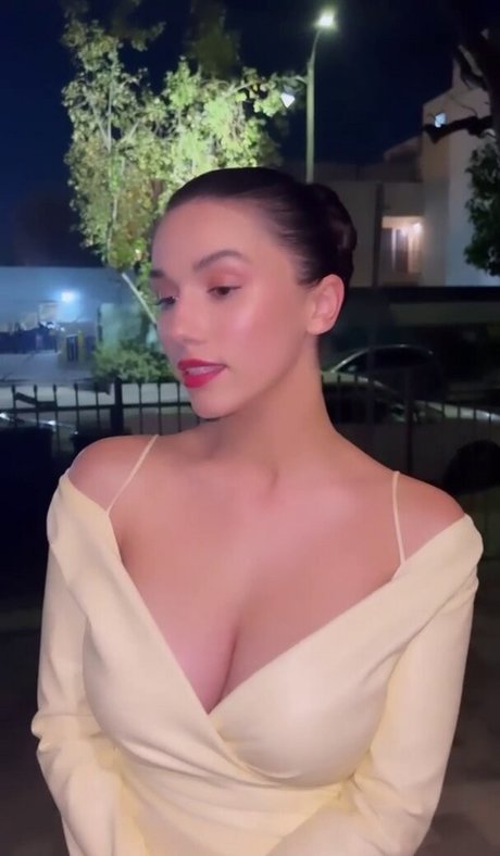 Grace Caroline Currey leaked onlyfans.