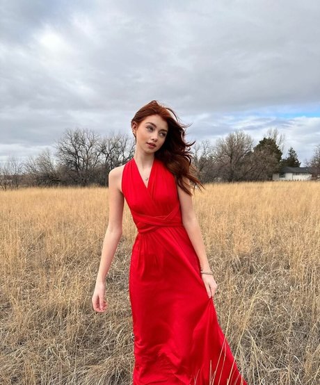 Sicily Rose onlyfans strip