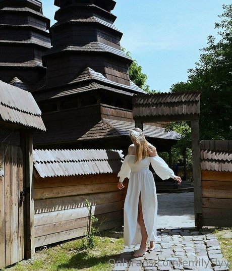 emily lyy leaked onlyfans.