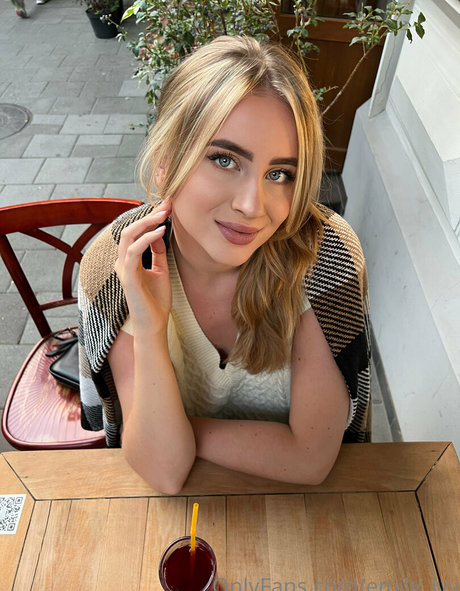 emily lyy onlyfans explicit content