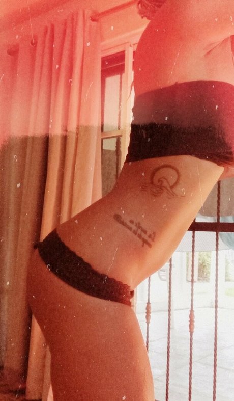 sourmoonstone onlyfans strip tease