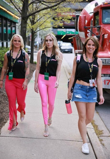 thehotwifetour onlyfans leak naked