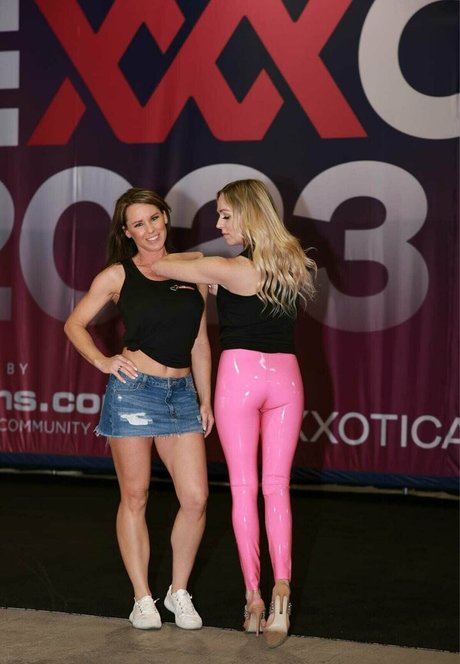 thehotwifetour naked onlyfans