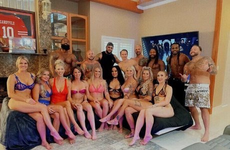 thehotwifetour onlyfans leak naked