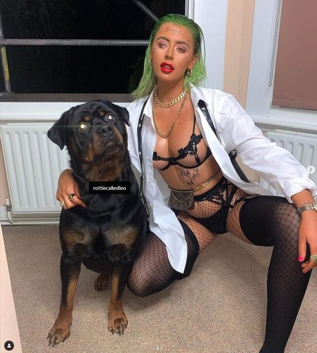 Sian Owen onlyfans model photos