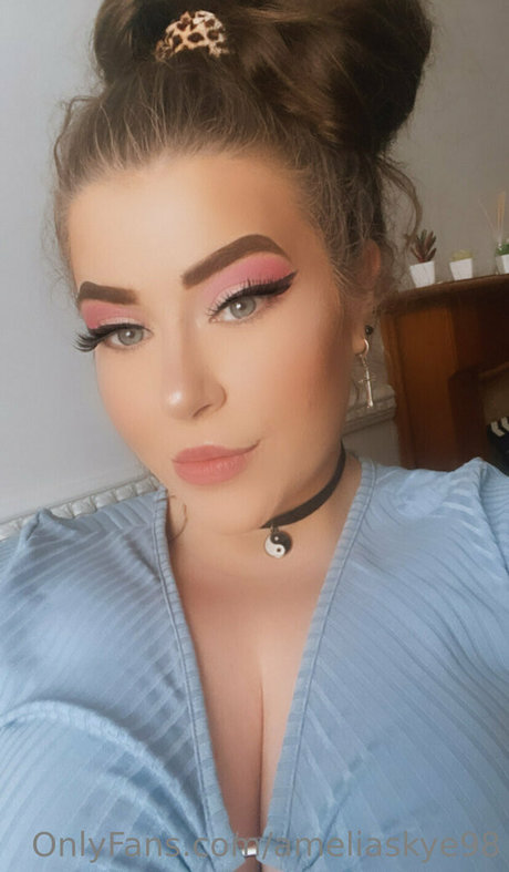 ameliaskye98 onlyfans public photos