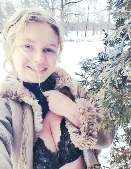 lyrictiana only fans pics