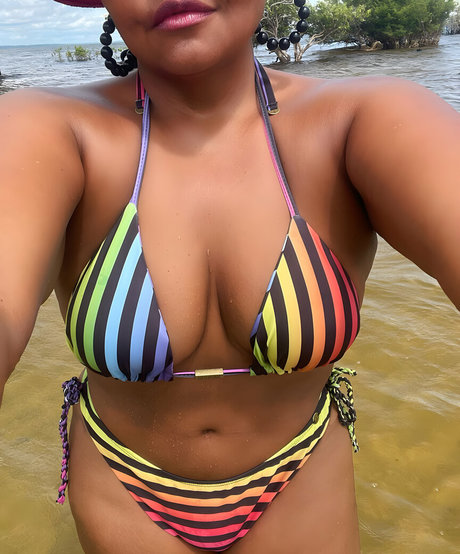 Gaby Amarantos onlyfans posts