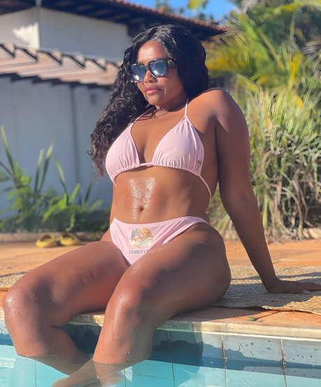 Gaby Amarantos onlyfans post