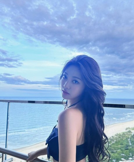 black curvy onlyfans top galleries