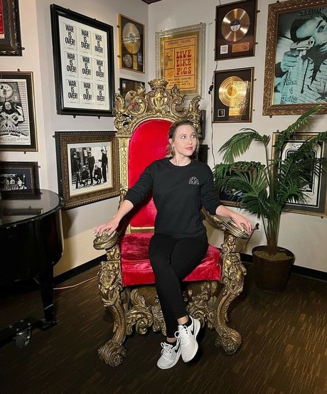 Taylor Tomlinson onlyfans nide