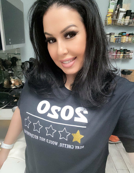 latinamilfnyc nude onlyfans leak