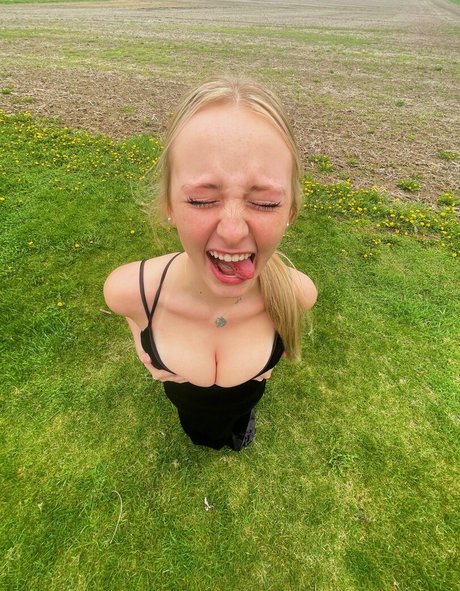 Anya Truax onlyfans nsfw