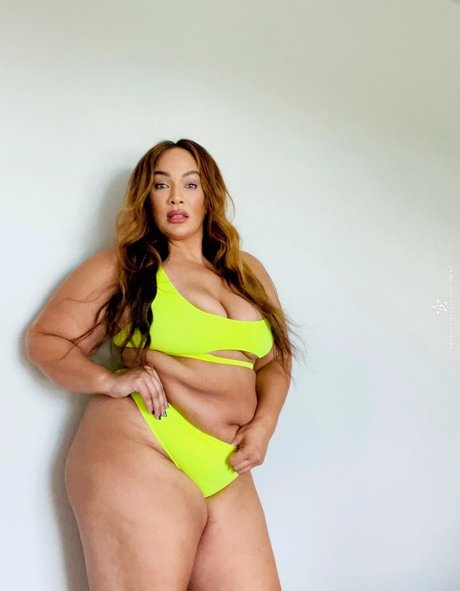 Nia Jax onlyfans keak